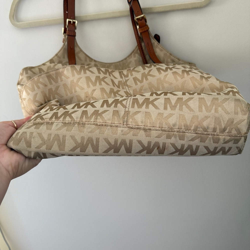 Michael Kors Monogram Canvas Tote Bag Beige Tan Leather Trim Gold Hardware - Picture 4 of 9
